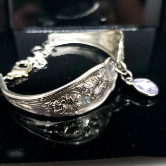 Vintage Rogers 1908 "Carnation" pattern silverplate bracelet.  Accented with lav - Picture 2 of 3